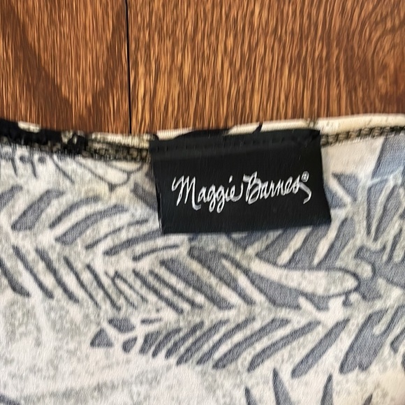 MAGGIE BARNES 2 in 1 look blouse top Leaf motif 3/4 sleeve front ring accent 3X - Picture 7 of 13